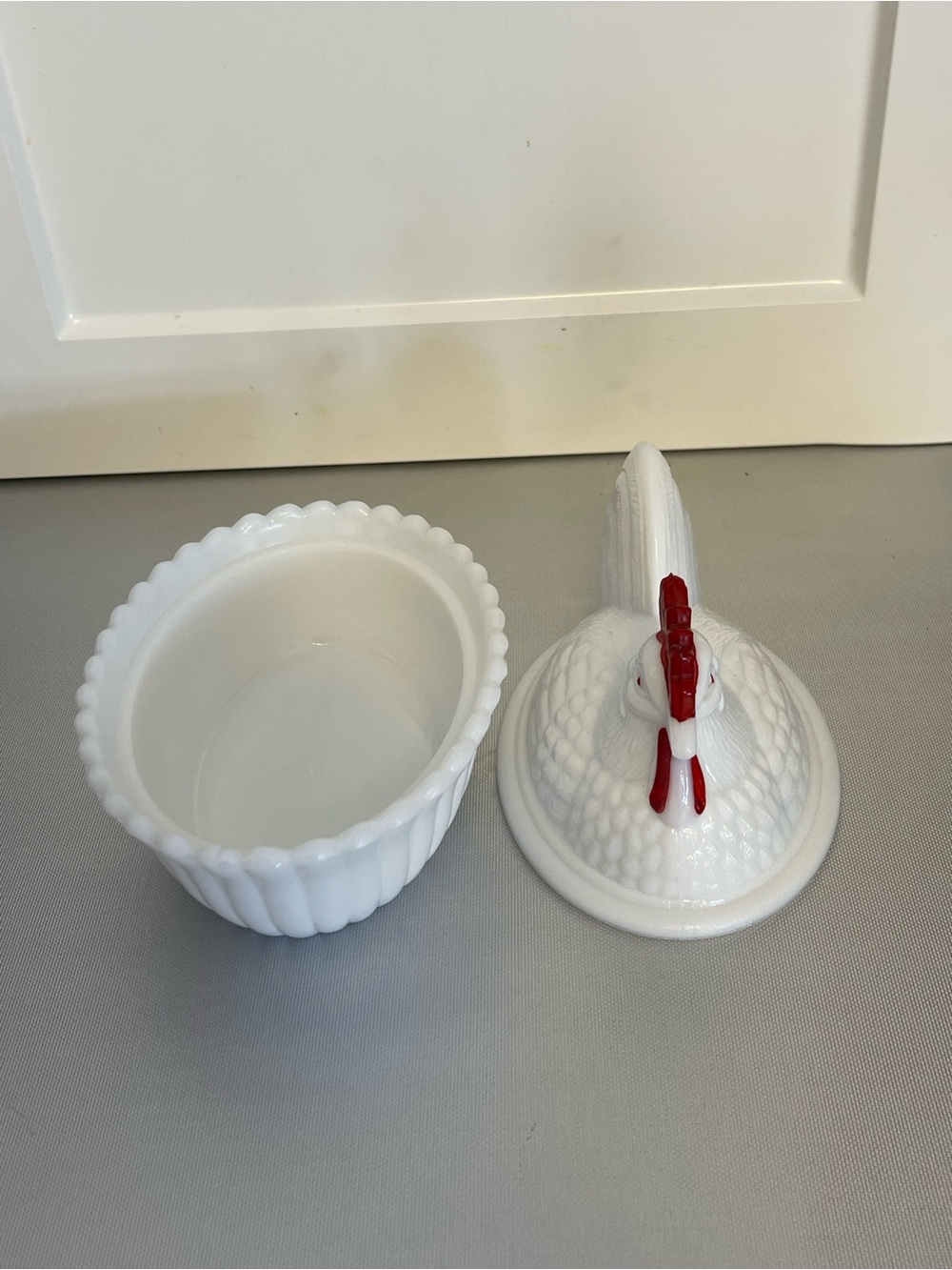Vintage Westmoreland White Milk Glass Hen on Nest Dish with Red Accents Sz 5.5” - Picture 6 of 10
